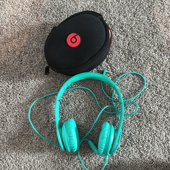 Beats Headphones - Picture 9 of 10